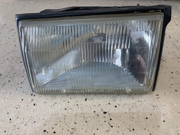Lincoln Mark VII Headlight - Right Passenger