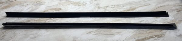 Lincoln Mark VII window dew wipe (outer) - right passenger